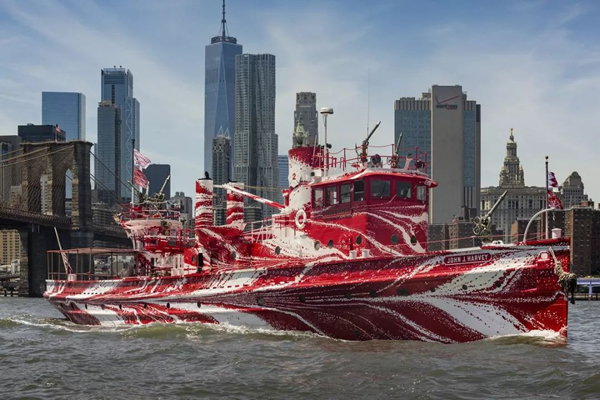 陶巴·奥尔巴赫，《分流》（Flow Separation），2018，纽约。摄影：Nicholas Knight。图片致谢保拉• 库珀画与纽约公共艺术基金会
