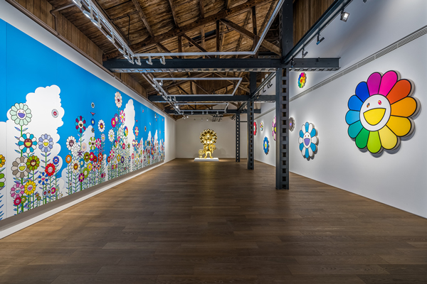 贝浩登（上海）村上隆个展“村上隆在奇幻仙境”现场. 摄影：Yan Tao. ©2018 Takashi Murakami/Kaikai Kiki Co., Ltd. All Rights Reserved. 图片提供：贝浩登