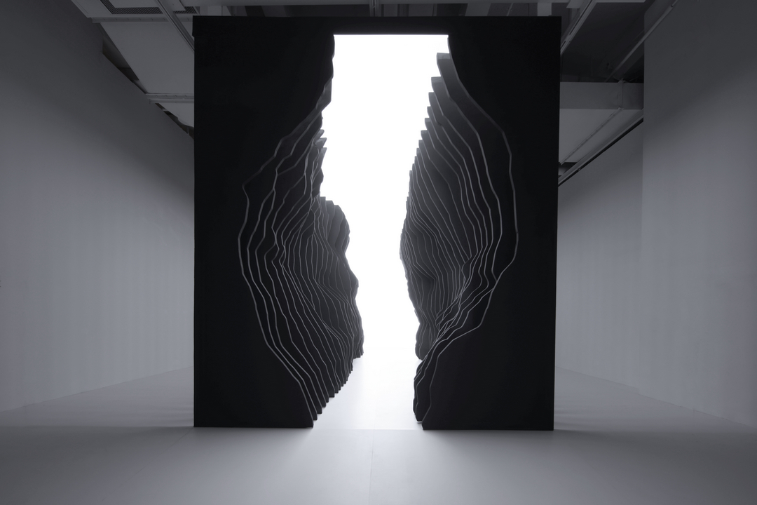 成都时代美术馆年度大展揭幕，在「WAVELENGTH：感知边缘」探索艺术与认 