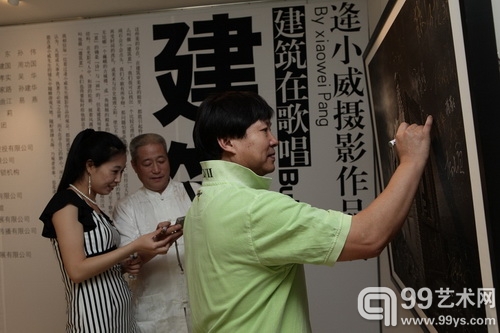 中国著名导演霍建起现场签到