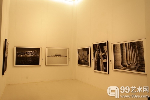 逄小威摄影个展“建筑意”登陆北京视觉经典美术馆 