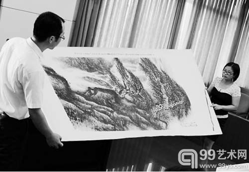 法庭上展示涉案的黎雄才《万壑松风图》