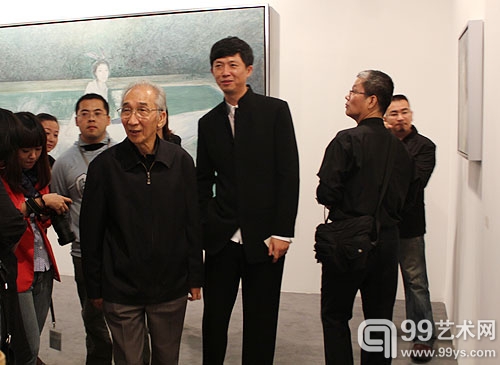 董梦阳与靳尚谊在经典北京博览会现场