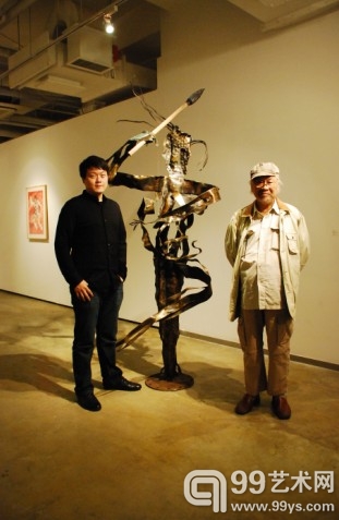画廊负责人林岱隆（左）先生 右艺术家夏阳（右）先生