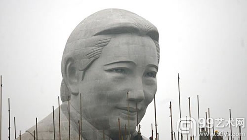 8层楼高的宋庆龄雕像落户郑州