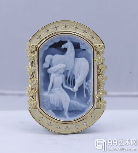 玛瑙“卡梅奥”（微浮雕）钻石黄金胸花（兼吊坠）——“少女与骏马”
