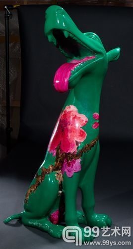 周春芽《桃花绿狗》H73cm