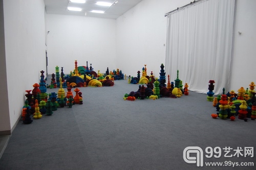 “世界——李洪波新作展”亮相北京铸造美术馆