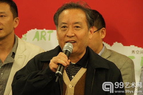 著名版画家李以泰教授