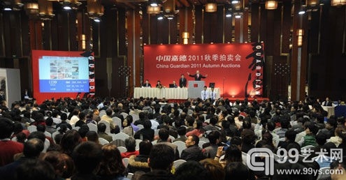 中国嘉德2011秋拍备受关注的“大观――中国书画珍品之夜”专场拍卖现场人山人海