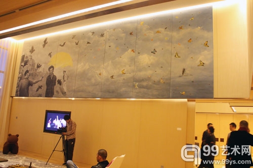 酒店房间 墙上是方力钧作品