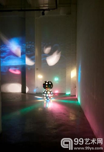 《作为背景音乐的批评》展览现场