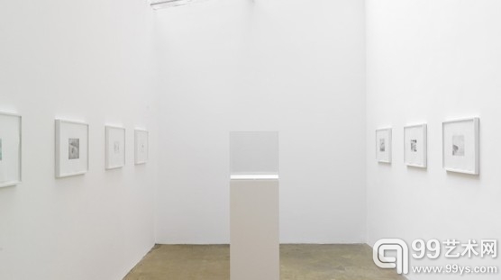Reena Spaulings个展“;-)”巴黎开幕