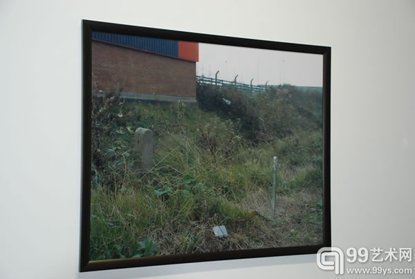 三潴画廊举办苏珊-菲利普斯个展“对我来说无所谓”   展览现场苏珊于家乡格拉斯哥拍摄的照片