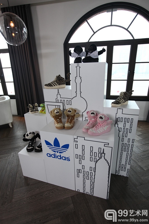Jeremy Scott为adidas Originalｓ设计的2012秋冬系列