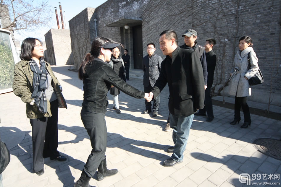 艺术创新研究所挂牌 寺上与艺术家合作