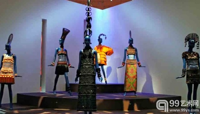 美国惟一展出地丹佛美术馆荟萃标志性时尚生涯