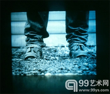 Steve McQueen(斯蒂夫·麦奎恩) 的16毫米黑白默片作品《无表情的脸》，1999