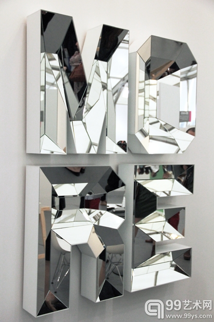 道格·艾特肯《更多》，纽约Frieze艺博会303画廊展位