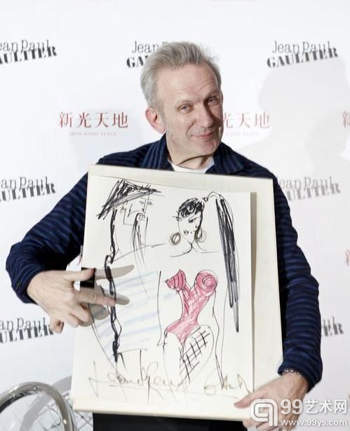 让·保罗·高缇耶北京时装展首发 现场绘手稿2