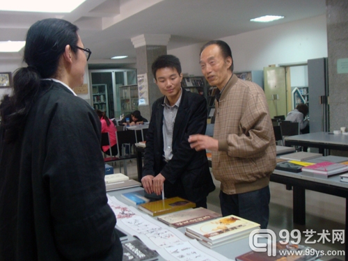 德信美艺术书籍展抵达西安美院