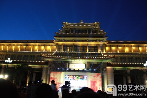 在当代中国油画双年展开幕式现场