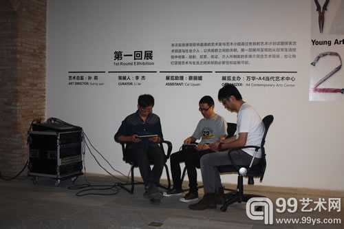 艺术家们为大家带来原创音乐表演