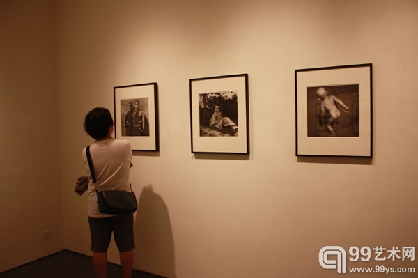日本知名摄影师须田一政首次中国个展登陆亦安画廊现场图片5