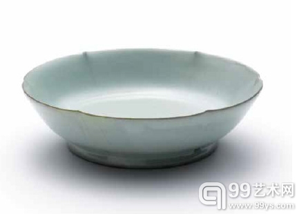 北宋 汝窑天青釉葵花洗在4月4日的香港苏富比春拍中以相当于1.69亿元人民币的价格成交