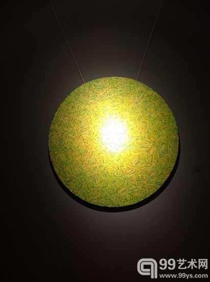 伊灵《花好月圆》布面油画 D100cm 2012年