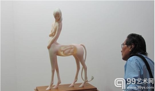 金钕的树脂雕塑——《恋人》