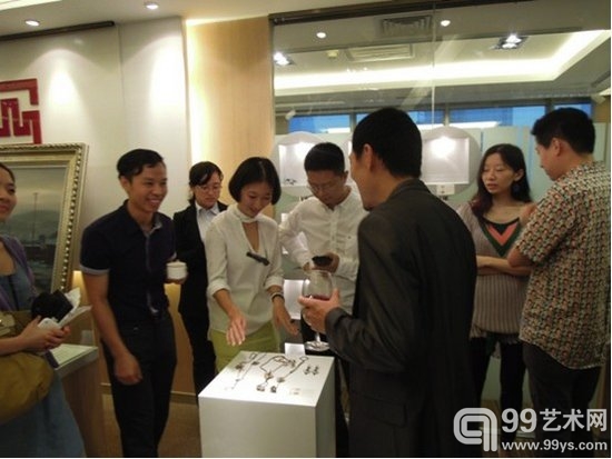 中鹏艺廊首展 “年轻&个性——和青年学院艺术家的聚会”