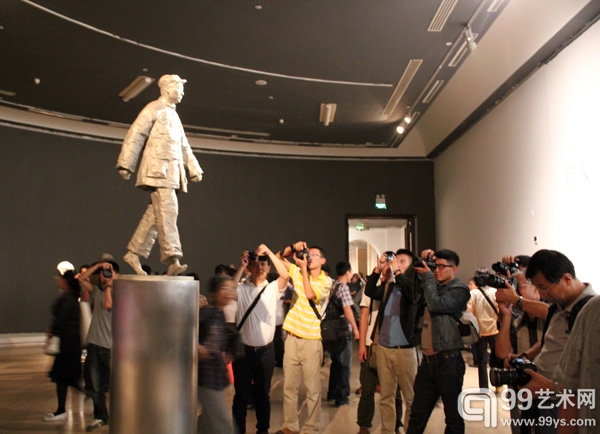 李象群作品《我们走在大路上》.jpg
