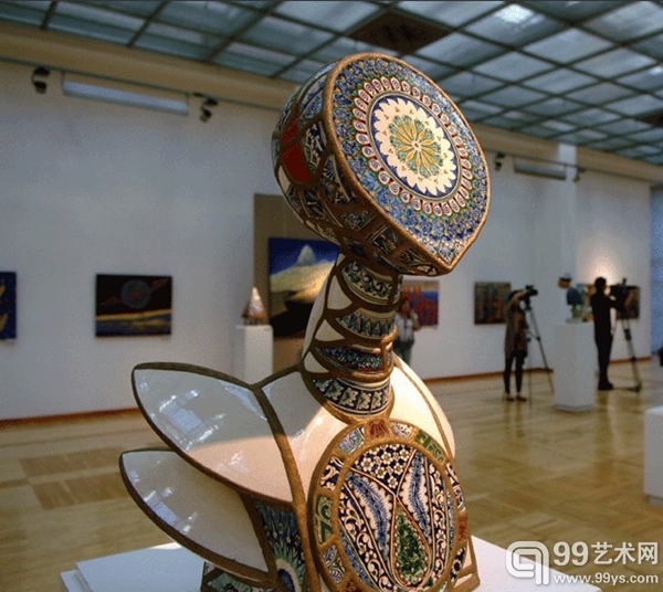哈萨克斯坦艺术家古利耶夫个展现场图片之二