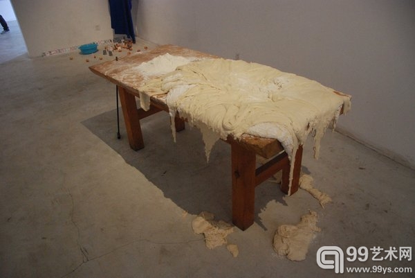 郑俊龙作品《自虐》.JPG
