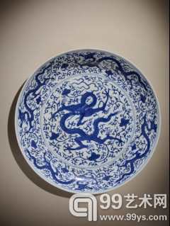 保利举办的精品展中的九龙纹盘