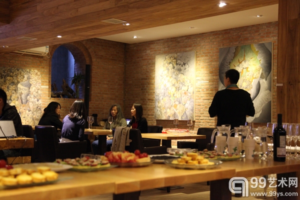 “翼翼飞鸾——冯贵林2012绘画展”展览现场