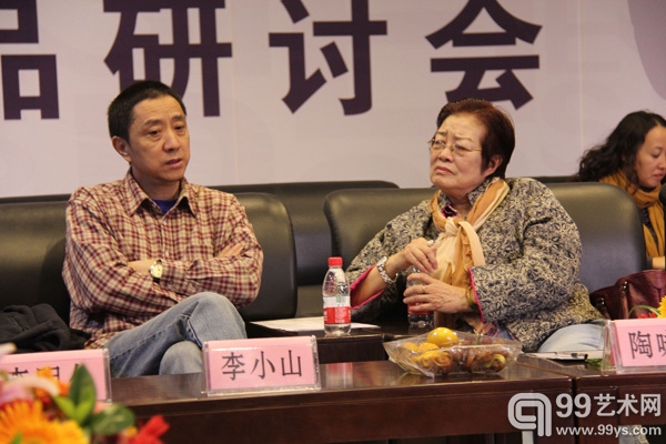 研讨会现场-左起-李小山-陶咏白.jpg