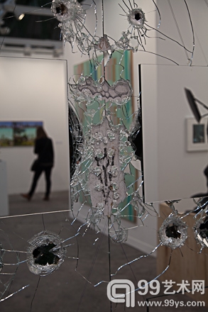 大卫·阿特梅吉德2012年作品《镜像墙板》，泽维尔霍夫肯斯画廊展位