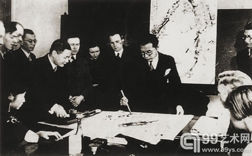 刘海粟在德国示范中国画