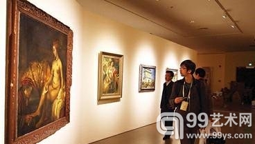 在上海美专建校100周年纪念展现场，不少画作昨天已经就位