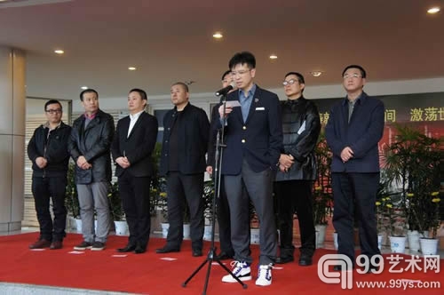 罗中立奖学金颁奖仪式暨2012年度获奖作品展览开幕式现场  仇浩然发言