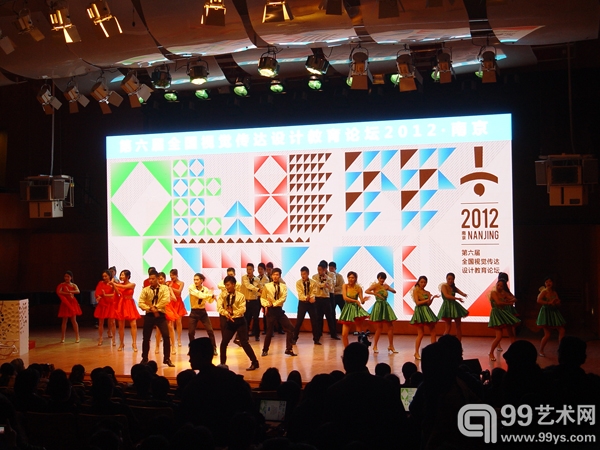 现场学生表演