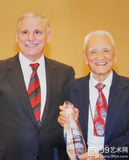 2012年简庆福同美国摄影家协会会长