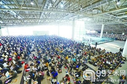 2万平方米的考场坐满了考生