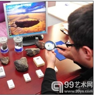 王子尧在鉴定陨石