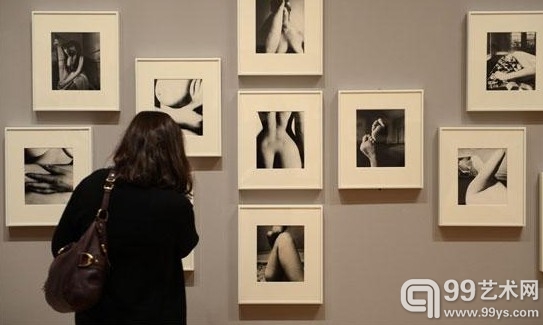 展览中展出的比尔·布兰德（Bill Brandt）裸体摄影作品。