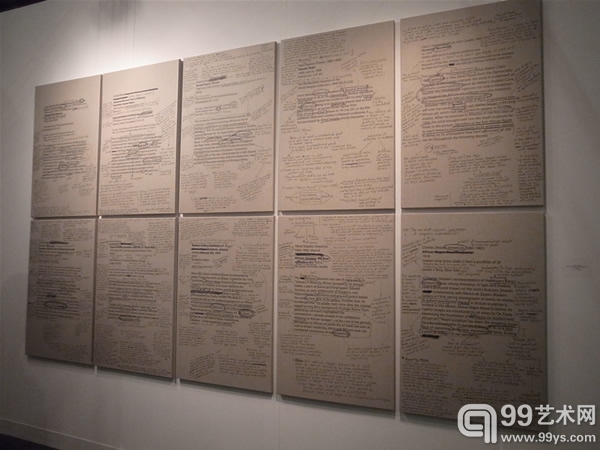 HONOR FRASER画廊展位，梅勒科·莫科格西（Meleko Mokgosi）2013年的现代艺术作品《非洲野人的根》（THE ROOT OF AFRICAN SAVAGES）