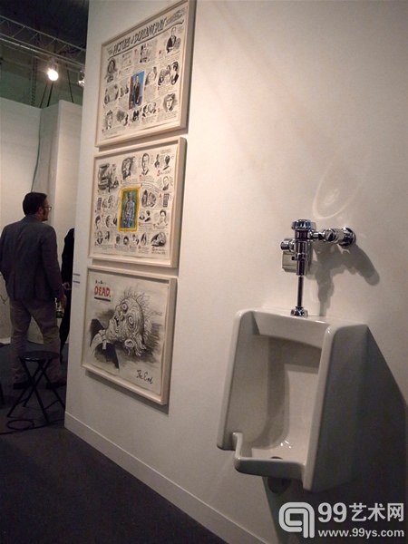 在94号码头的皮埃尔罗吉画廊（Pierogi）展位，艺术家安德鲁·奥哈内西安（Andrew Ohanesian）表达其对艺术大师马歇尔·杜尚的敬意