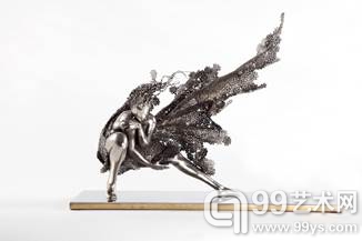 Daniel Dela Cruz 《Refuge》。混合金属。香港Fabrik Contemporary Art，于酒店客房2803室展出。